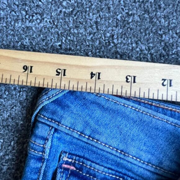 True Religion Joey Cut-off Low rise Short Sz 28 Medium Wash - Picture 3 of 9